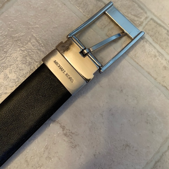 Michael Kors Other - 💥4/$25💥 Black/brown reversible Michael Kors belt